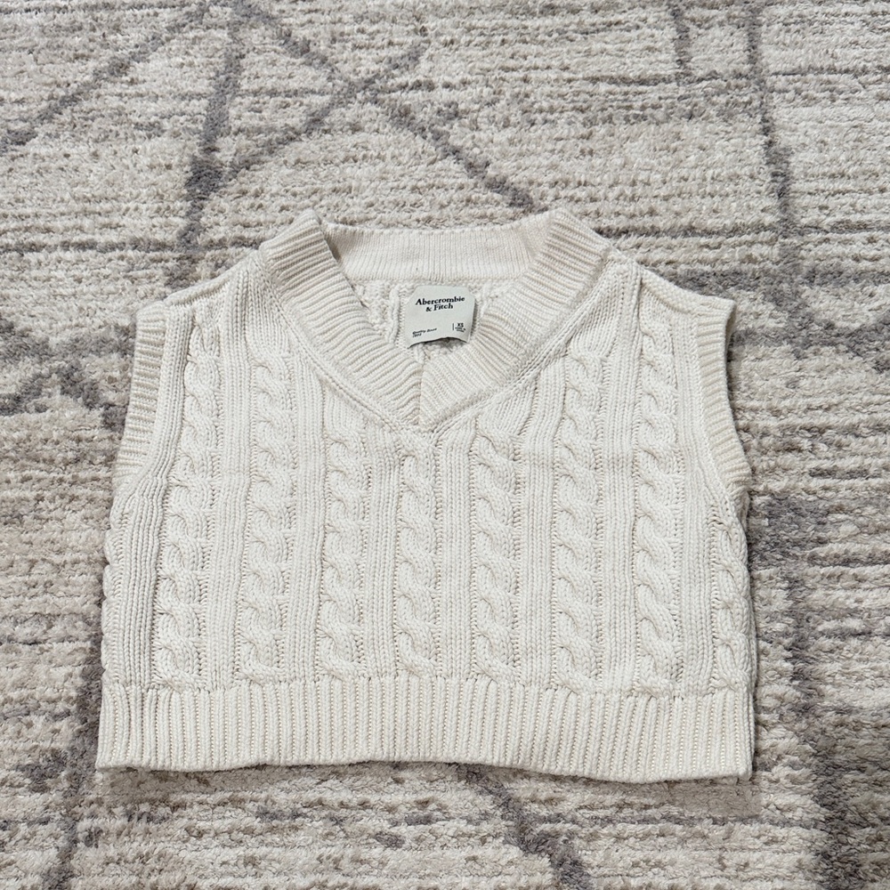 Abercrombie & Fitch Cropped Cable Knit Cream Sweater Vest
